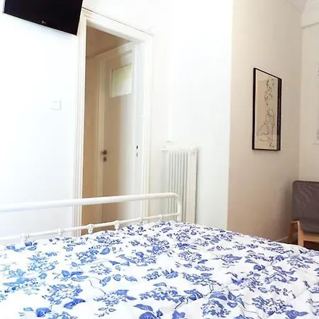 Apartment Pangrati Cute Apt, 15 Mins From Metro *